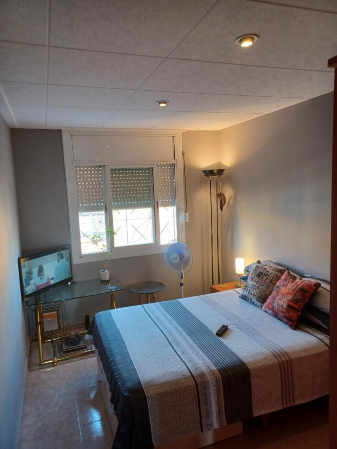 Apartamento Entero De Tres Habitaciones, Cerca De La Playa! Acogedor, Luminoso Y Tranquilo Malgrat de Mar Bagian luar foto