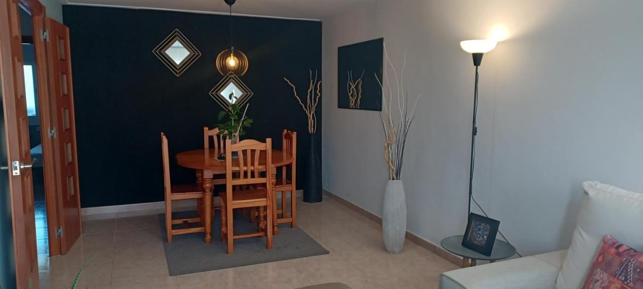Apartamento Entero De Tres Habitaciones, Cerca De La Playa! Acogedor, Luminoso Y Tranquilo Malgrat de Mar Bagian luar foto